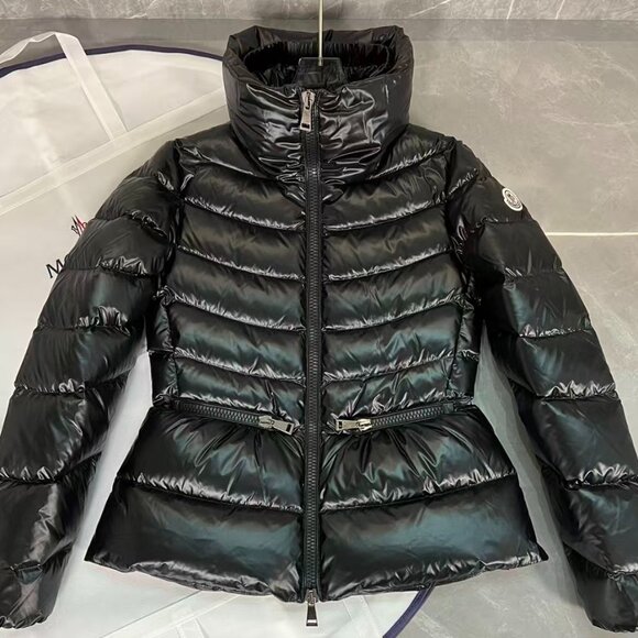 Women's Moncler Short Down Jacket Size M - Picture 1 of 10